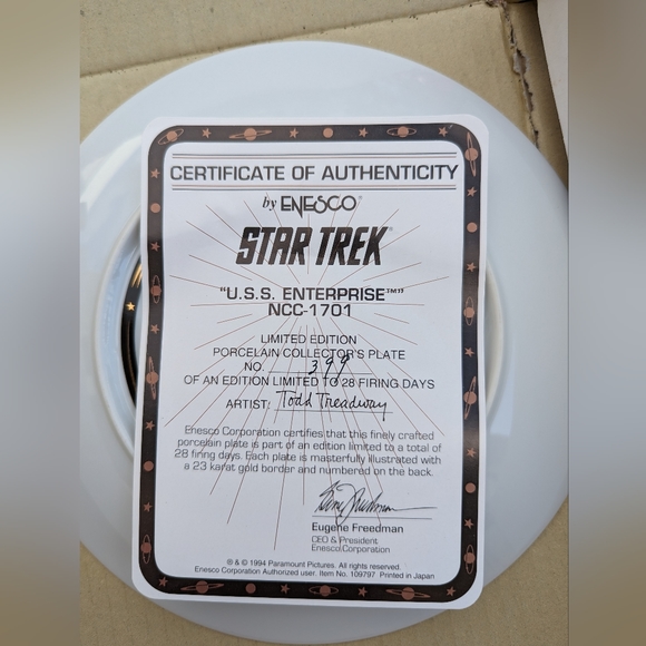 Star Trek U.S.S. Enterprise NCC-1701 Commemorative Plate - Picture 6 of 9